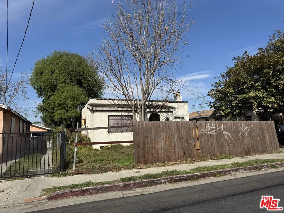 1649 E 115th Street, Los Angeles, California 90059 home-pic-2